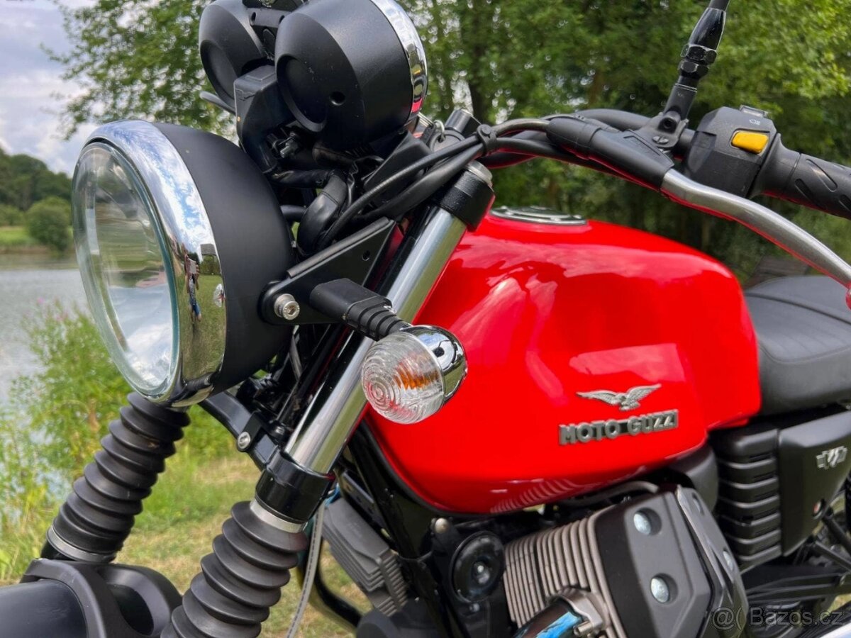 Moto Guzzi V7 II Stone - 2