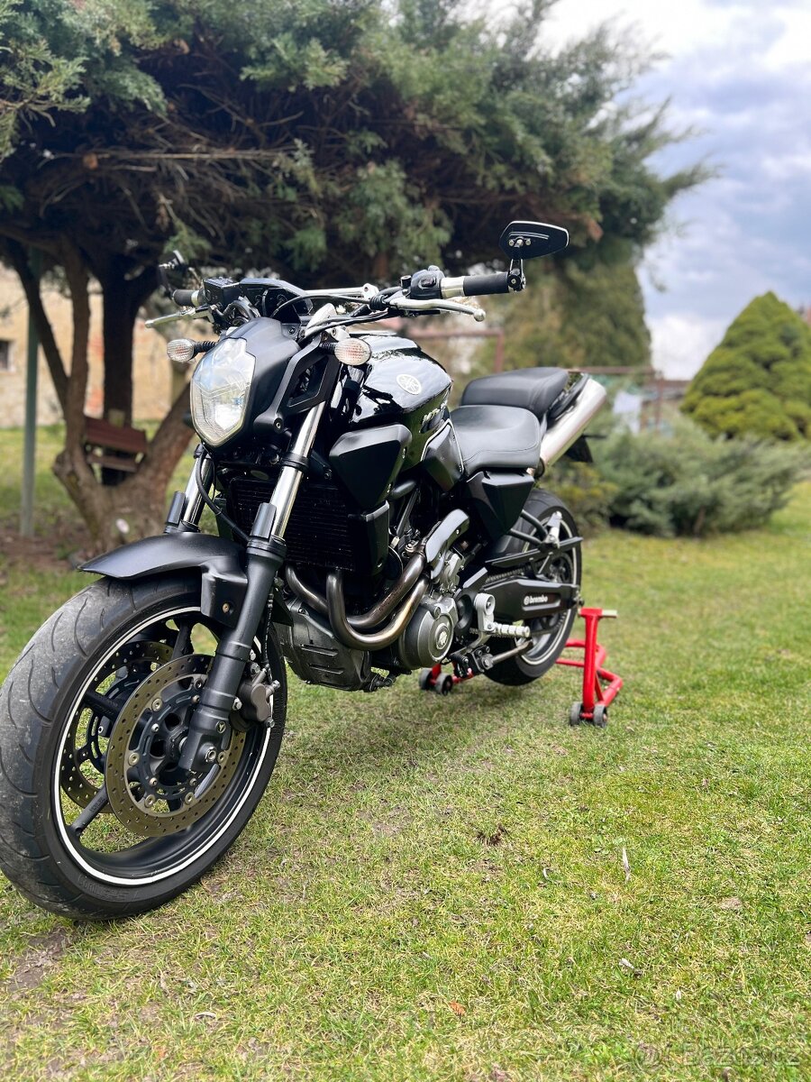 Yamaha mt- 03 - 2