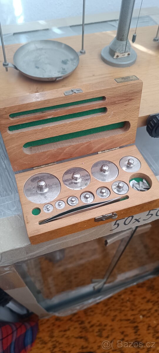 Laboratorní váha - 2