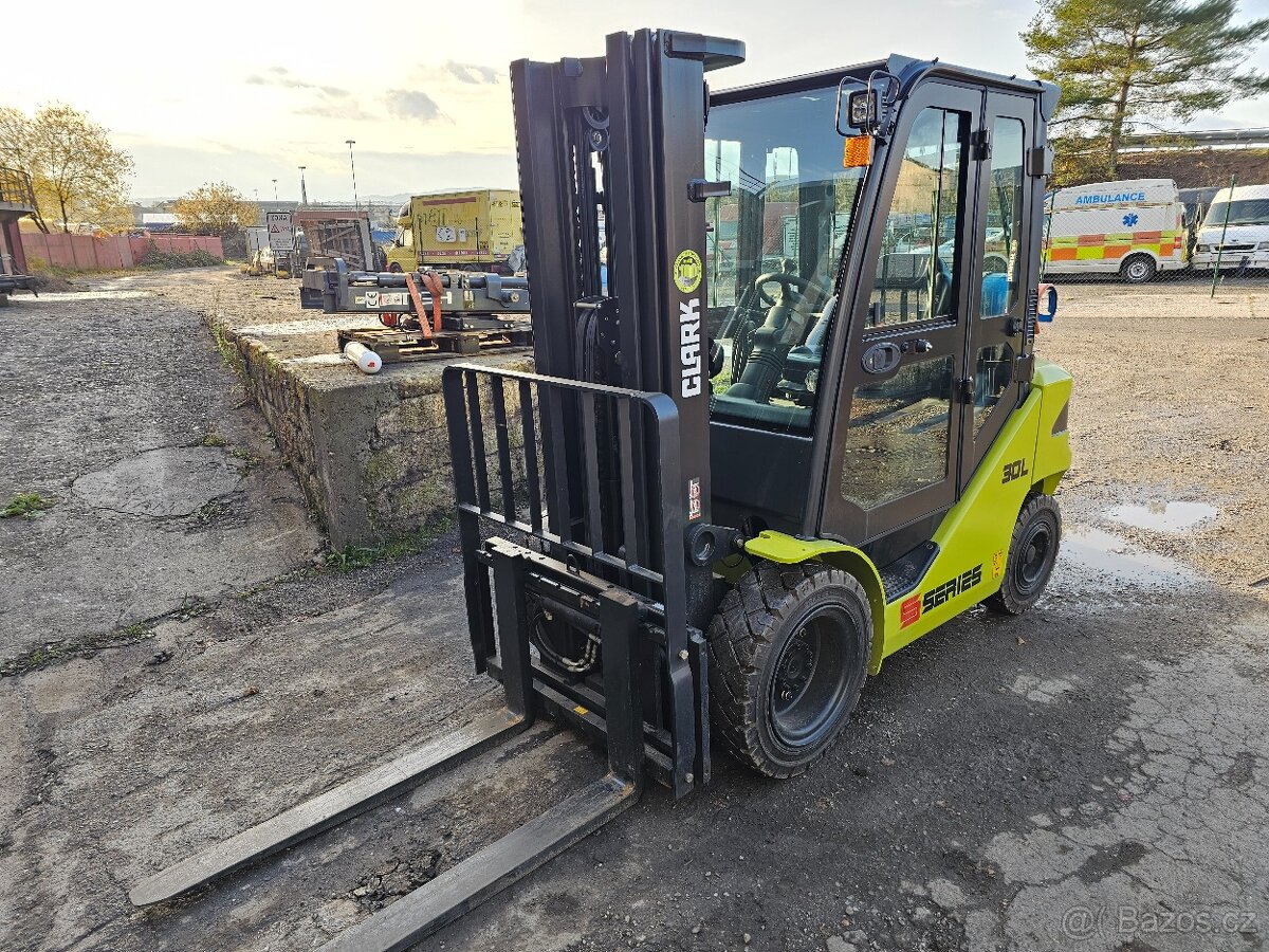 Manipulační vozík VZV CLARK 3.5t LPG - 2