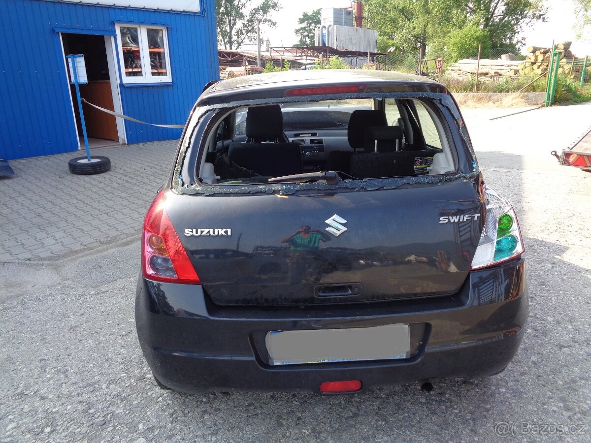 Suzuki swift 1,3i 67,3kw, Rozprodám na náhradní díly - 2