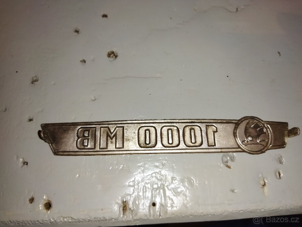 Škoda 1000 MB nápis na kapotu - 2