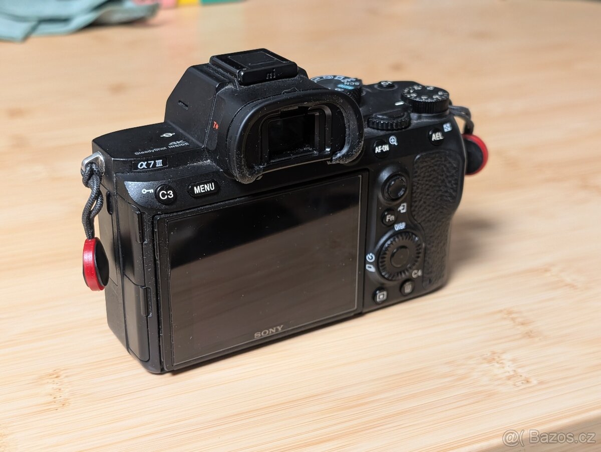Sony A7 III včetně příslušenství (skvělý stav) - 2