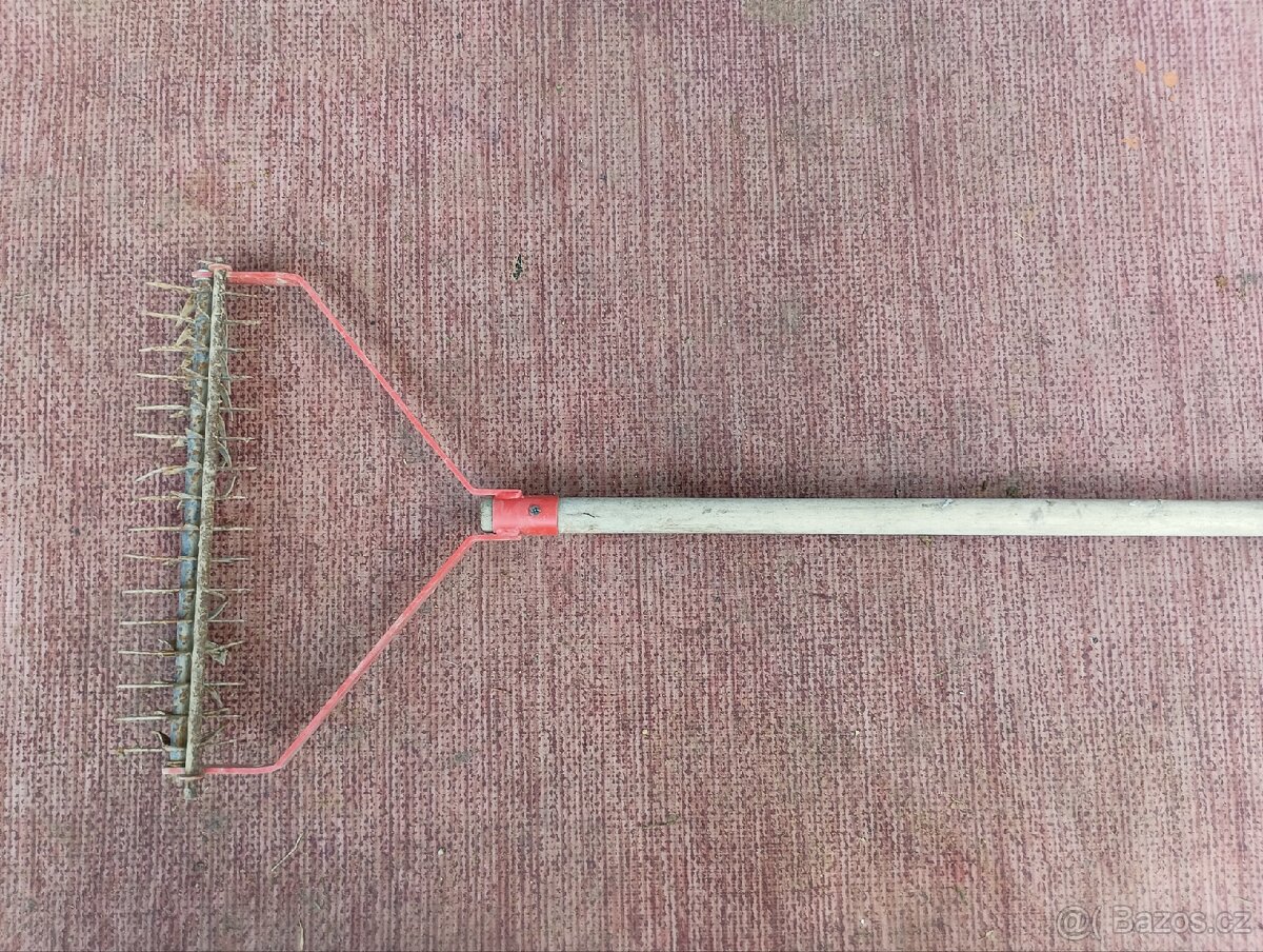 Staré zahradní nářadí - 2