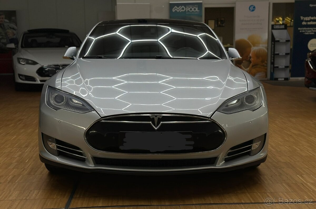 Tesla S 10/2013 - 2