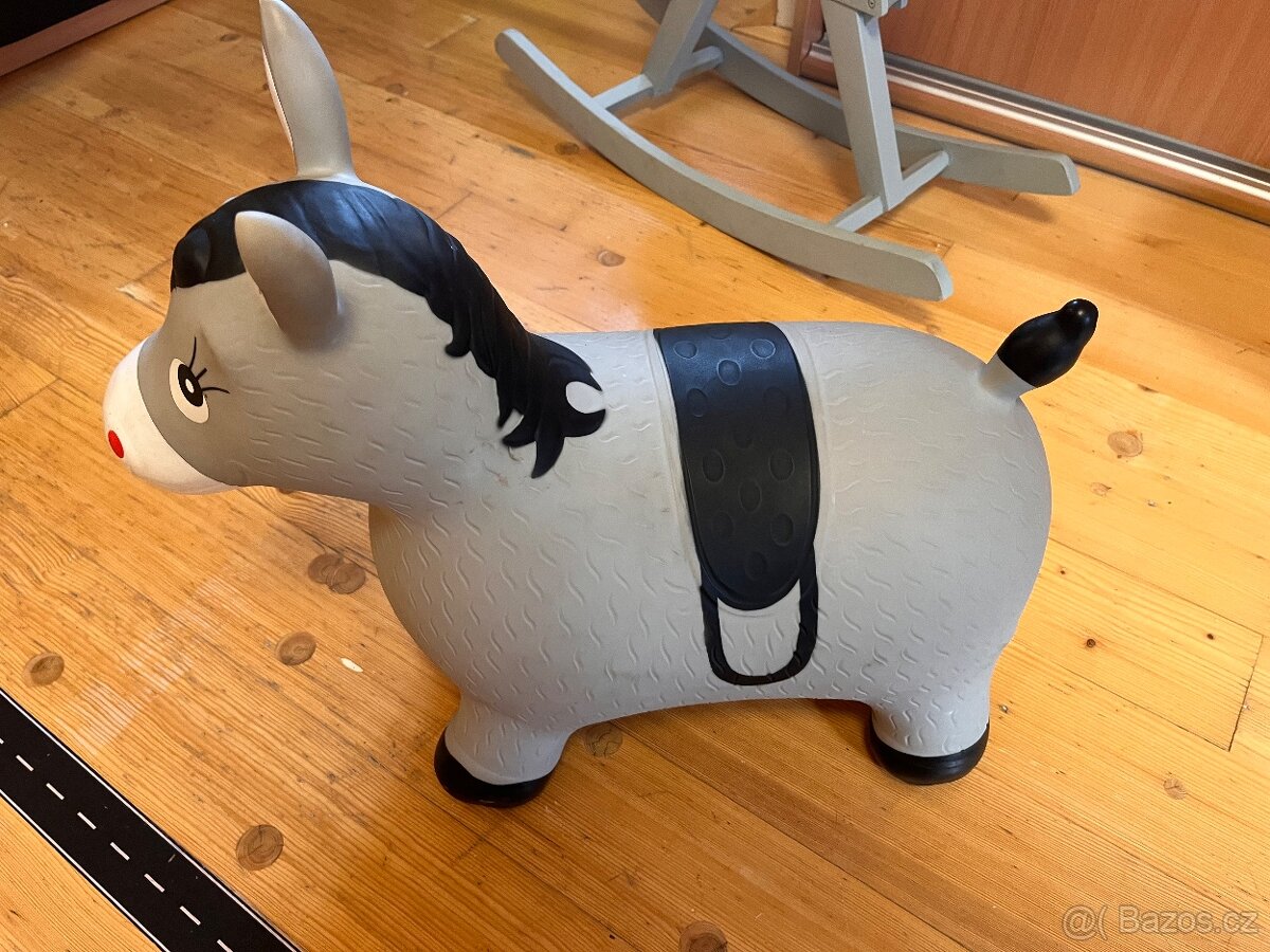 Hopsadlo šedý kůň - 2