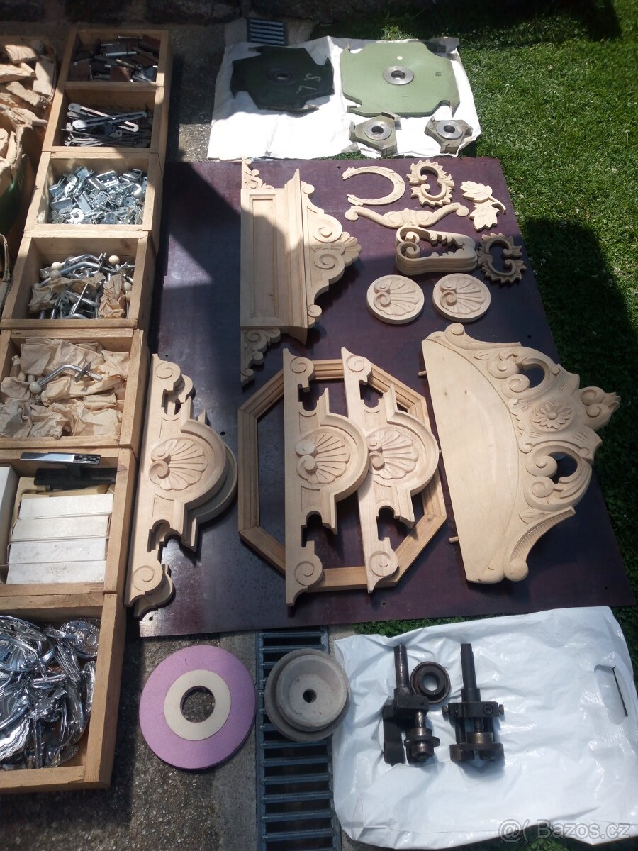 Různé doplňky ke starému nábytku - 2