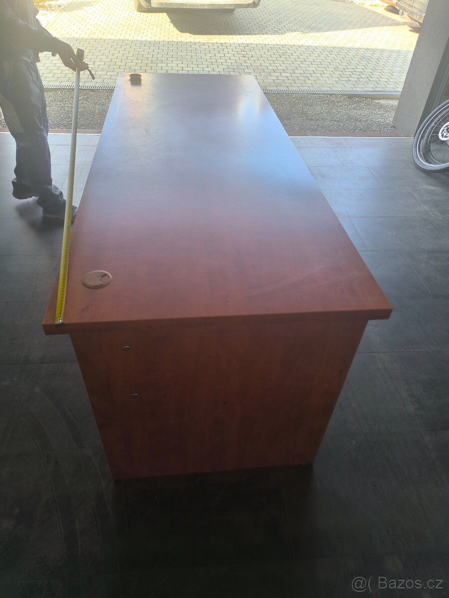 Kancelařsky stul - 2