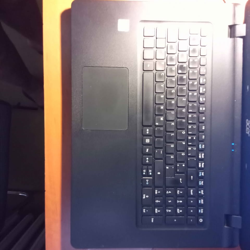 Acer 17'3 velký HDD 500GB Rám 8GB 4jadro Baterie OK - 2