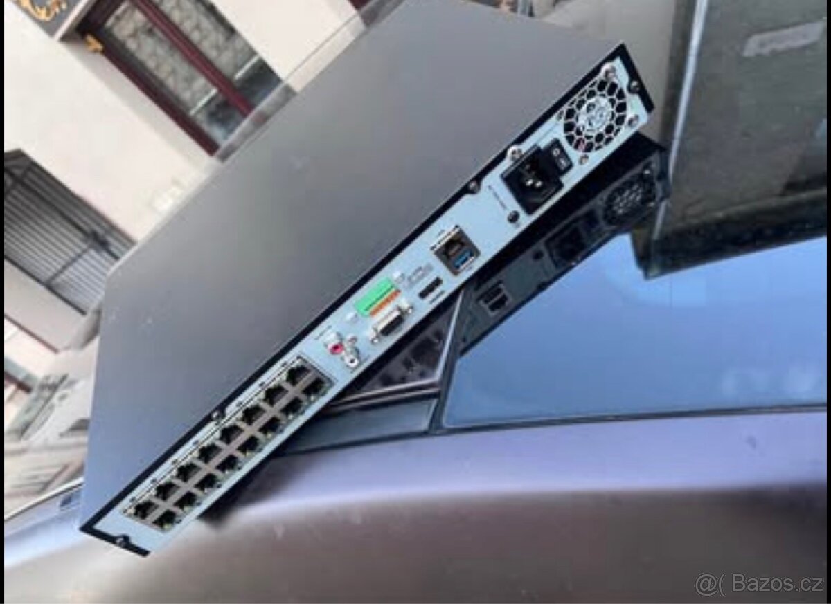 Kamerový rekordér Hikvision DS7616NI-E2/16/PA - 2