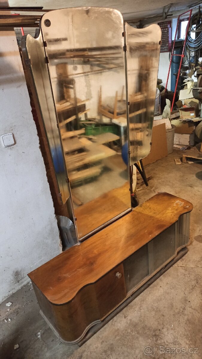 Zrcadlová "starožitná" skříň - 2