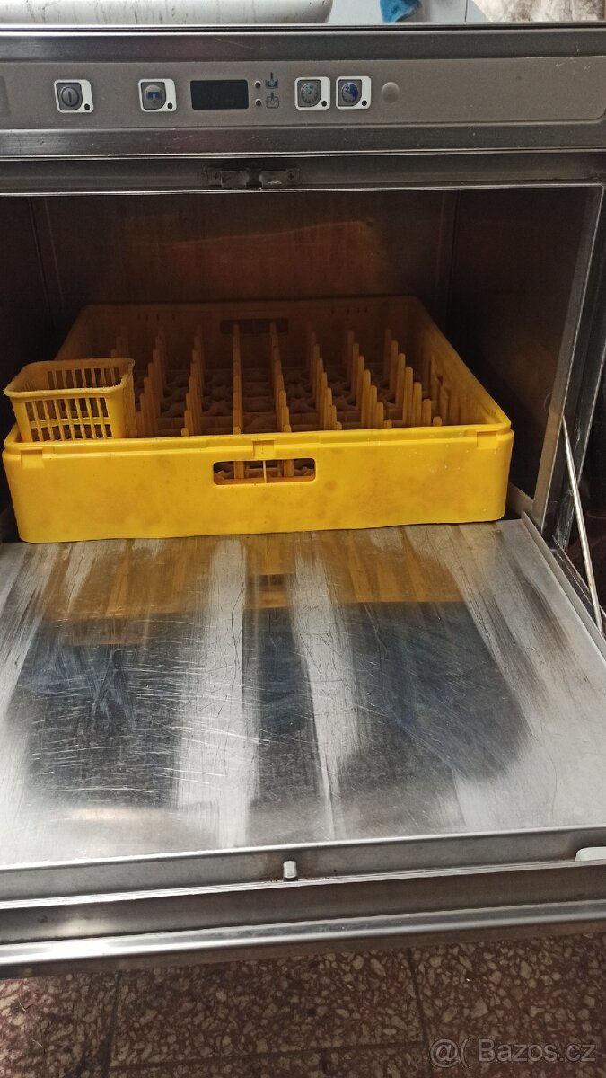 prodám profesionální myčku nádobí Zanussi. NUC3DP - 2