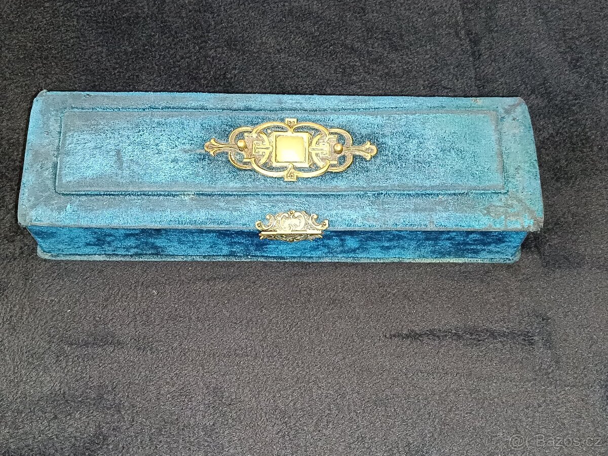 Starožitná secesní šperkovnice semišová - 2