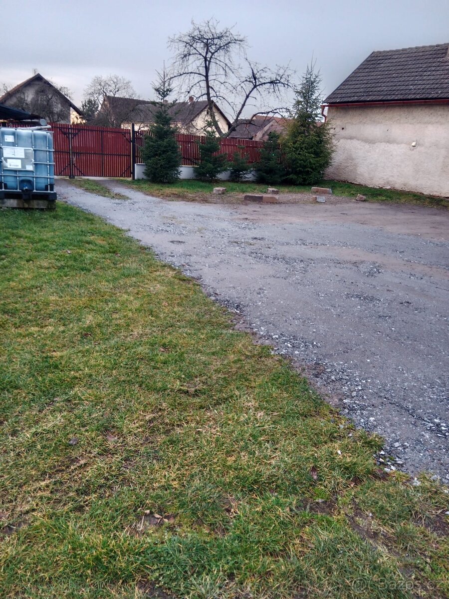 Pronájem oplocené plochy 350-400m2 - 2