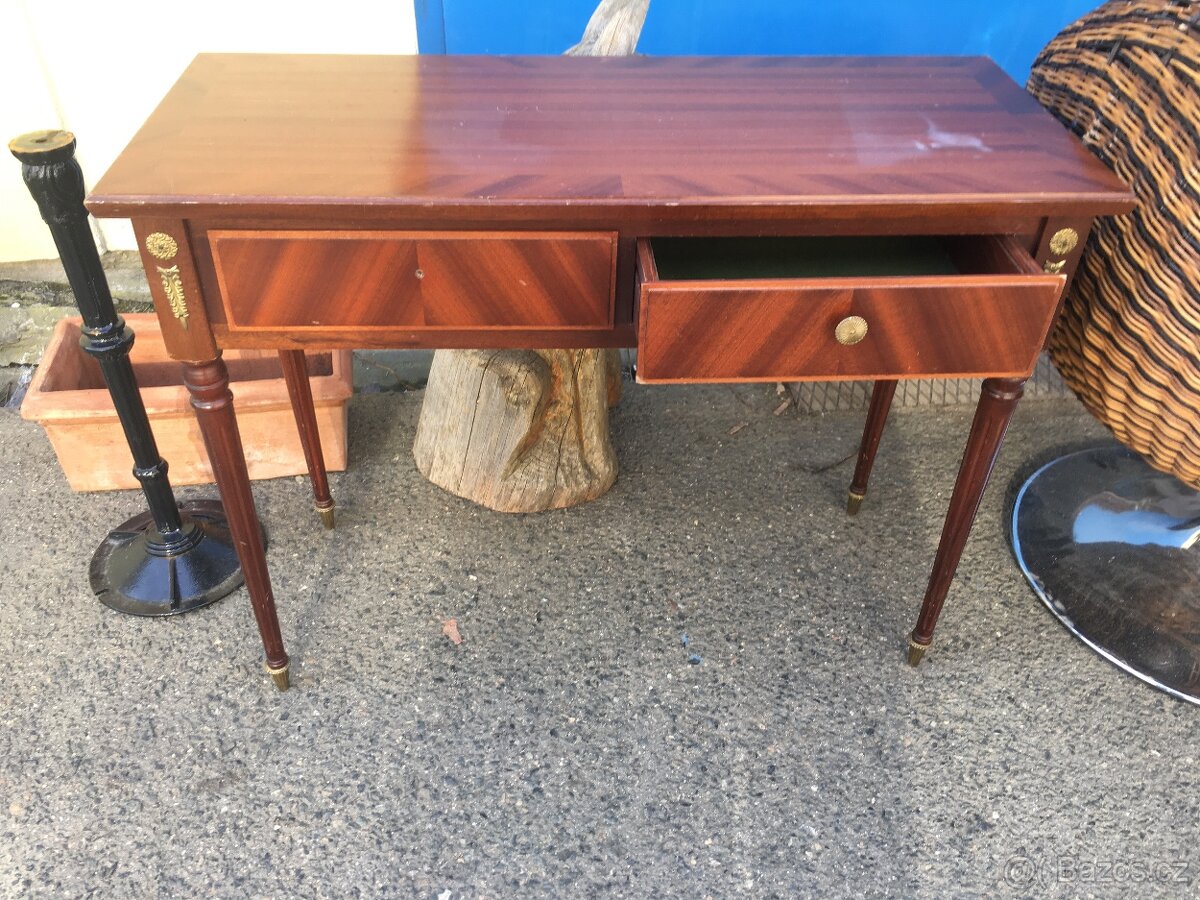 Konzolovy stolek - 2