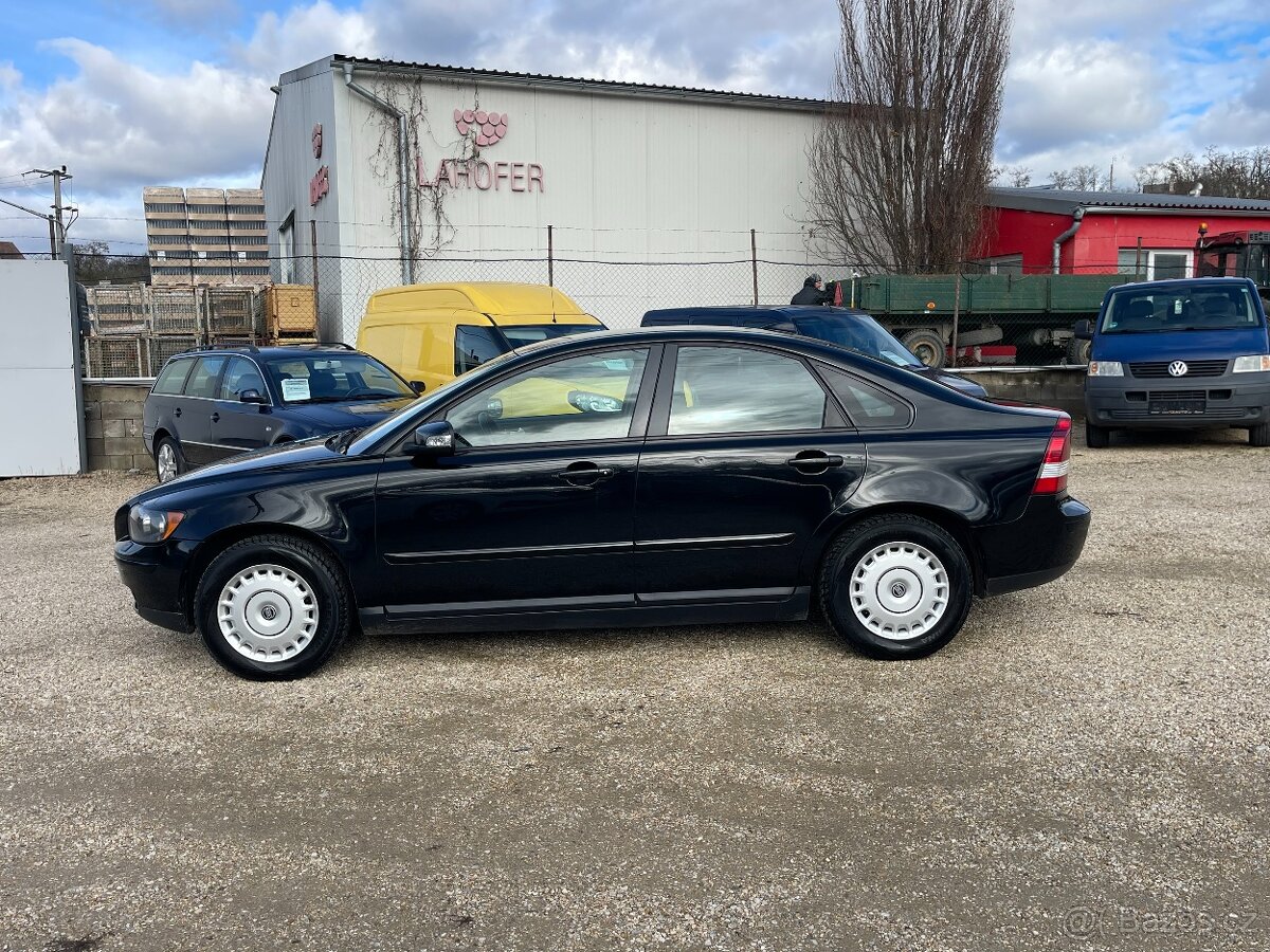 Volvo S40, 1.6D 80kwVYHŘEV.SEDNOVÁ STK - 2