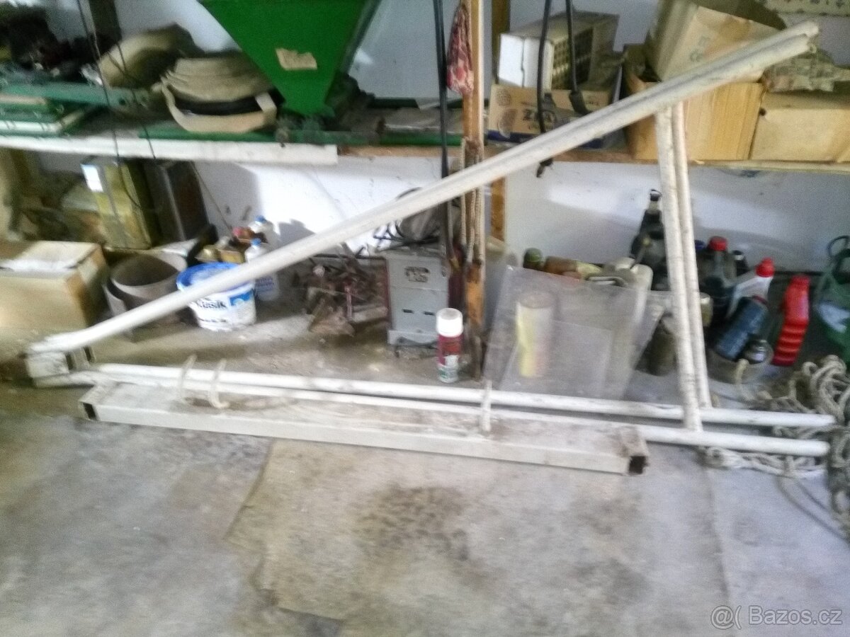 Železná rozporka s háky se stojanem na prase - 2