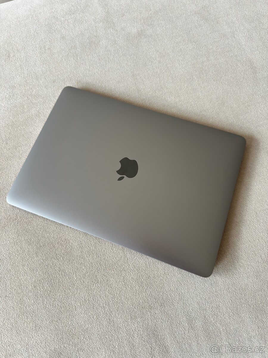 MacBook Pro 13" 2022 M2 / 8GB / 256GB - Vesmírně šedý - 2