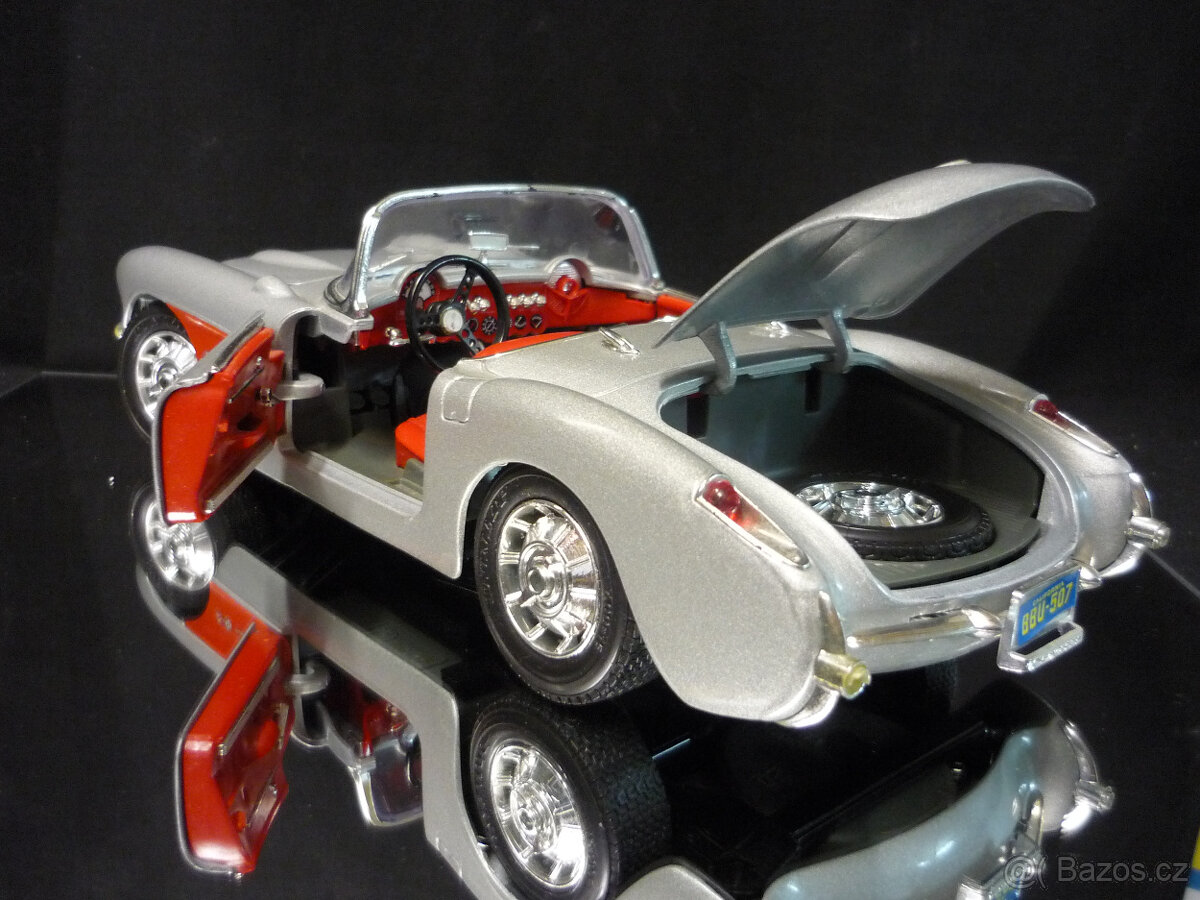 Chevrolet Corvette 1957 stříbrný Bburago 1/18 - 2
