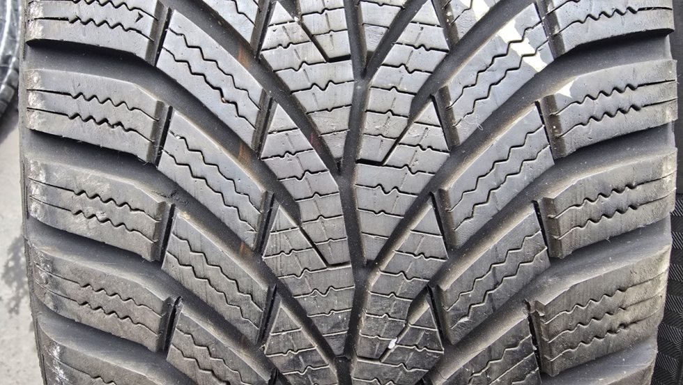 Zimní pneu 205/55/16 Continental - 2