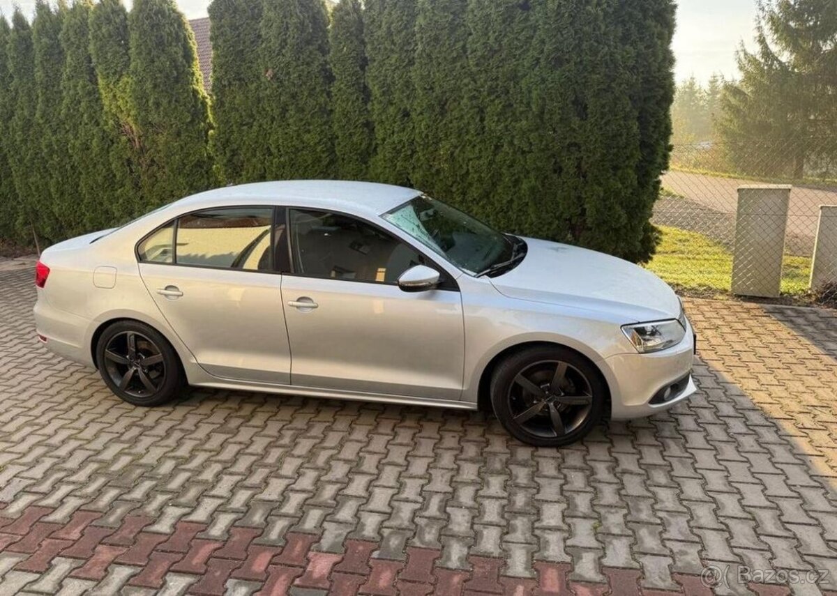 Volkswagen Jetta 1,2TSi/ 77kw serviska výhř.sed benzín - 2