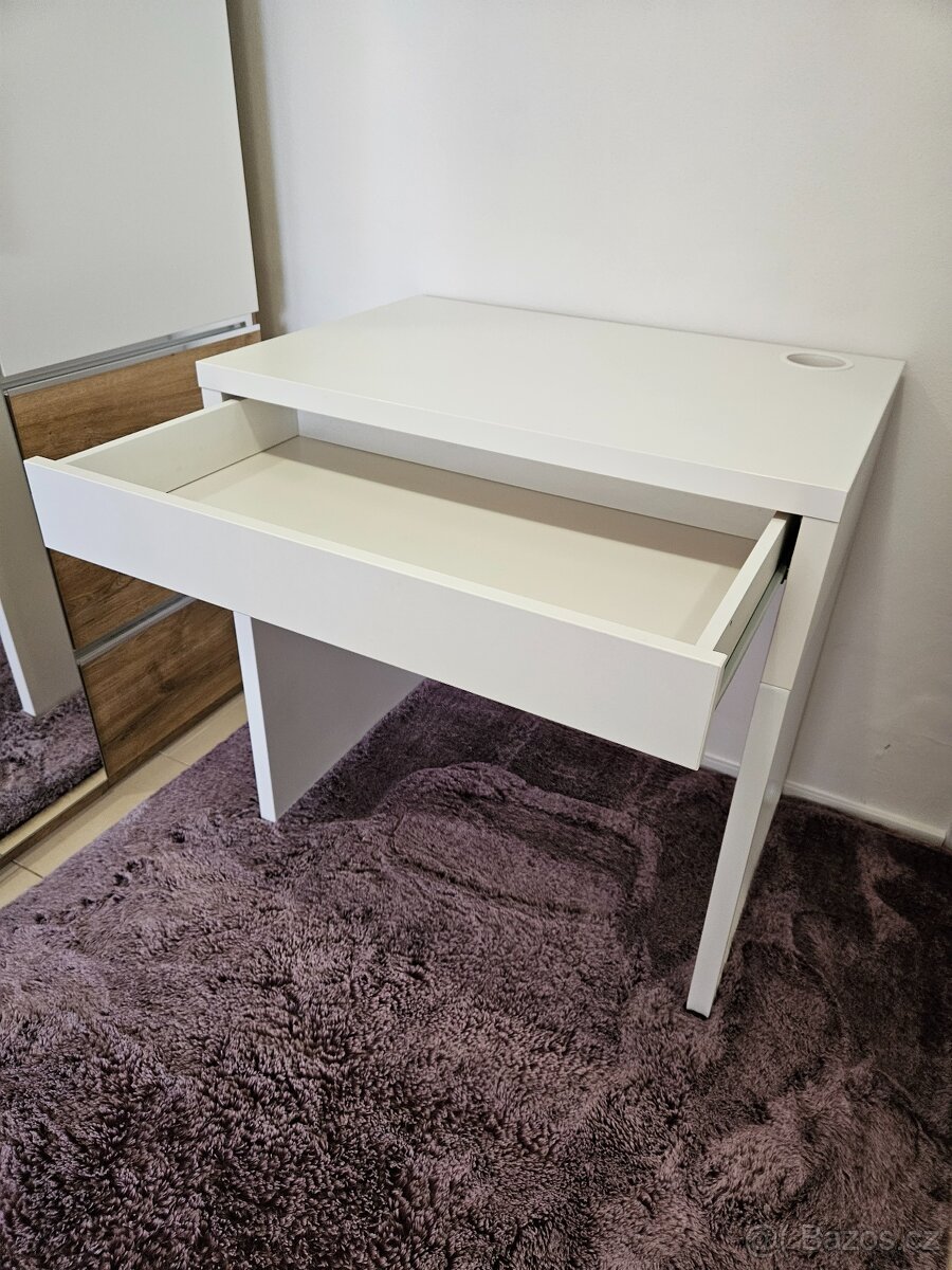Psací stůl IKEA MICKE jako nový - 2