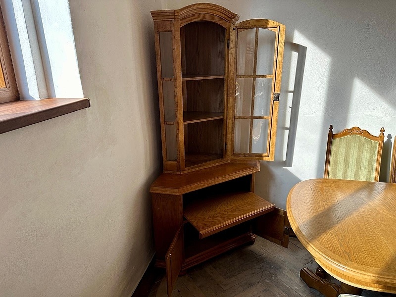 707 Rustikální rohová komoda skleník frézovaný masiv - 2