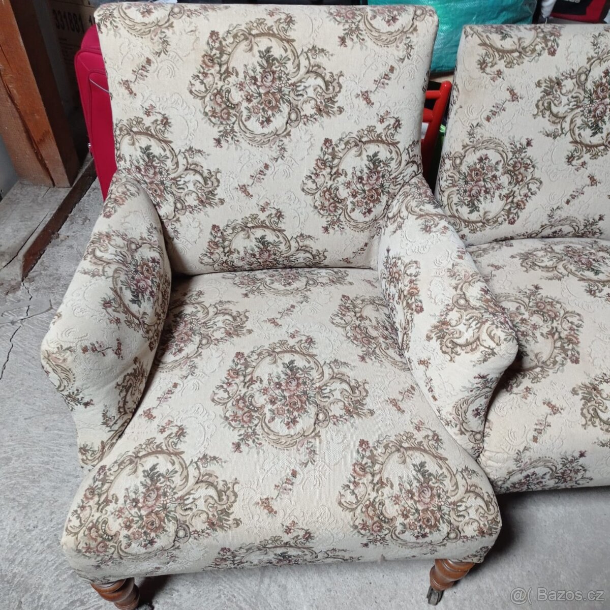 STAROŽITNÁ SEDACÍ SOUPRAVA - 2