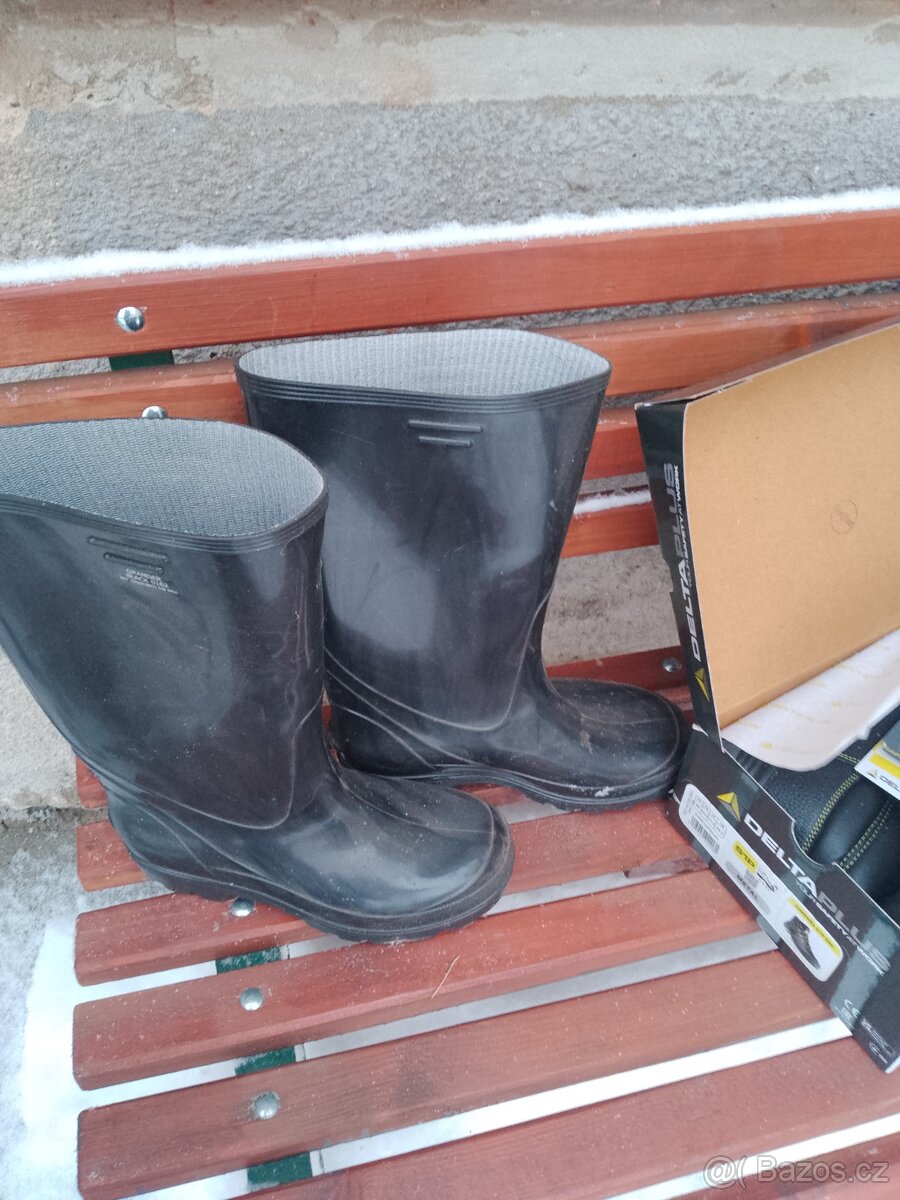 Pracovní kalhoty a obuv - 2