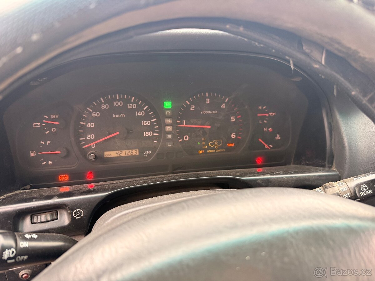 Toyota Land Cruiser 100 - 2