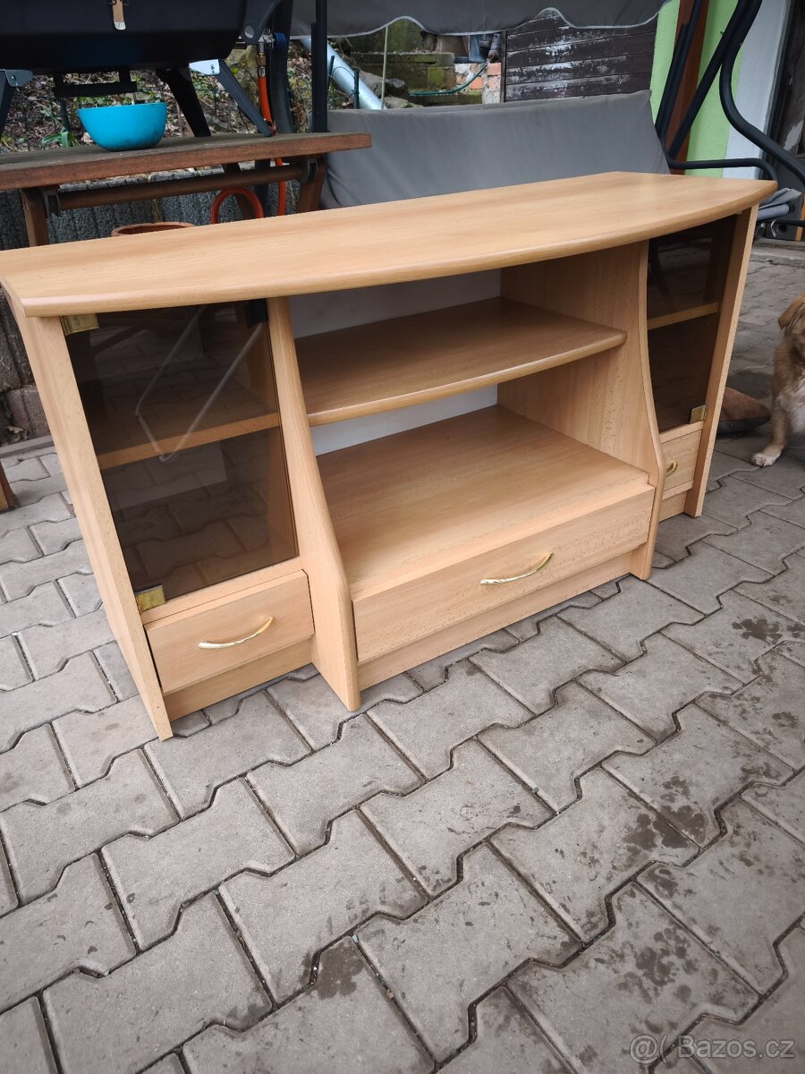 Stolek pod TV - 2