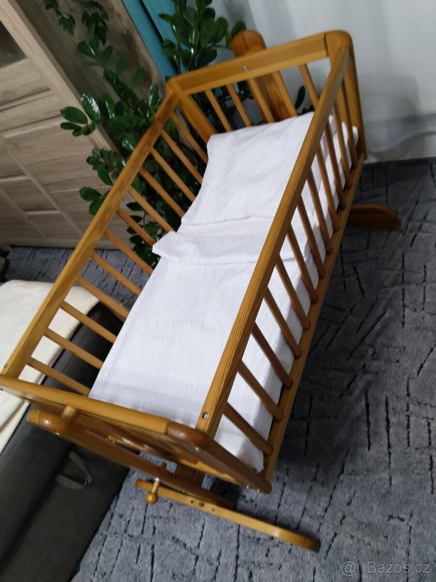 Dřevěná kolébka - 2