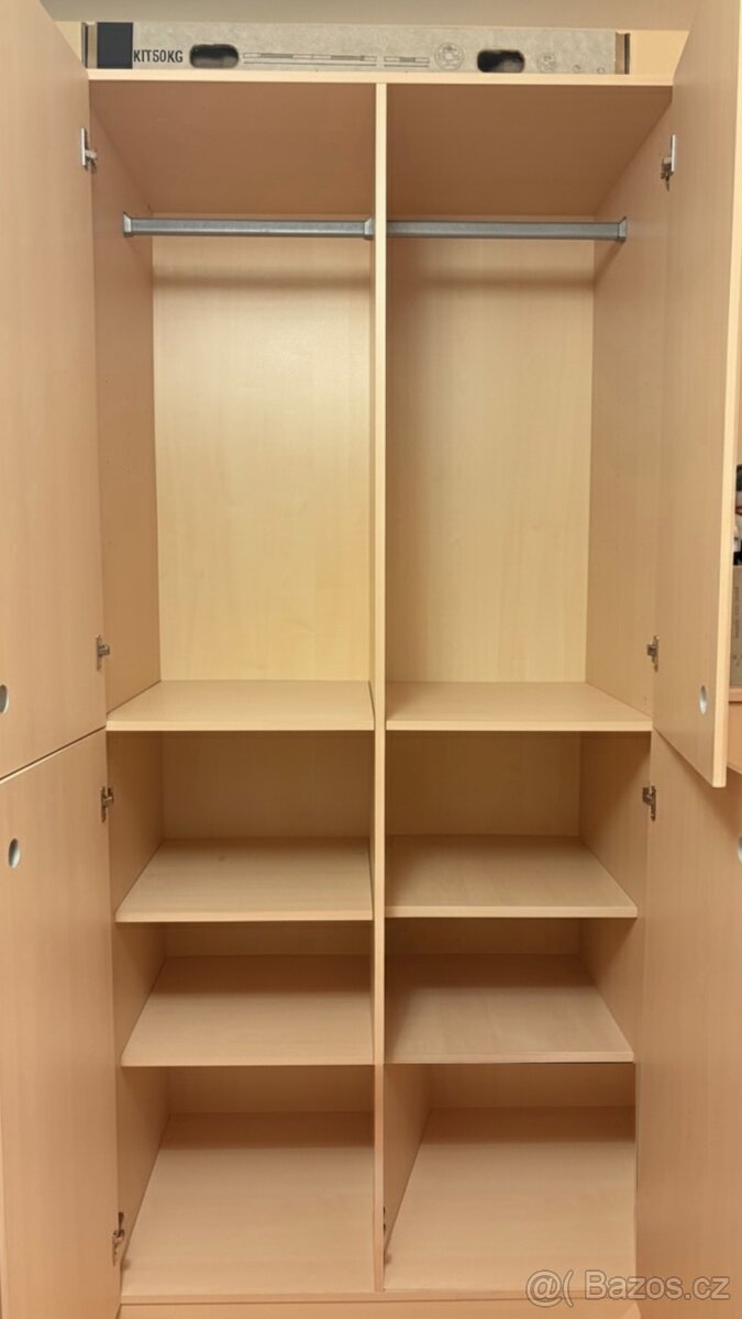 Šatní skříň - 2