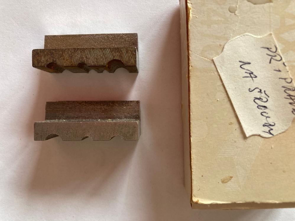 PŘÍPRAVEK NA ŠROUBY - 2