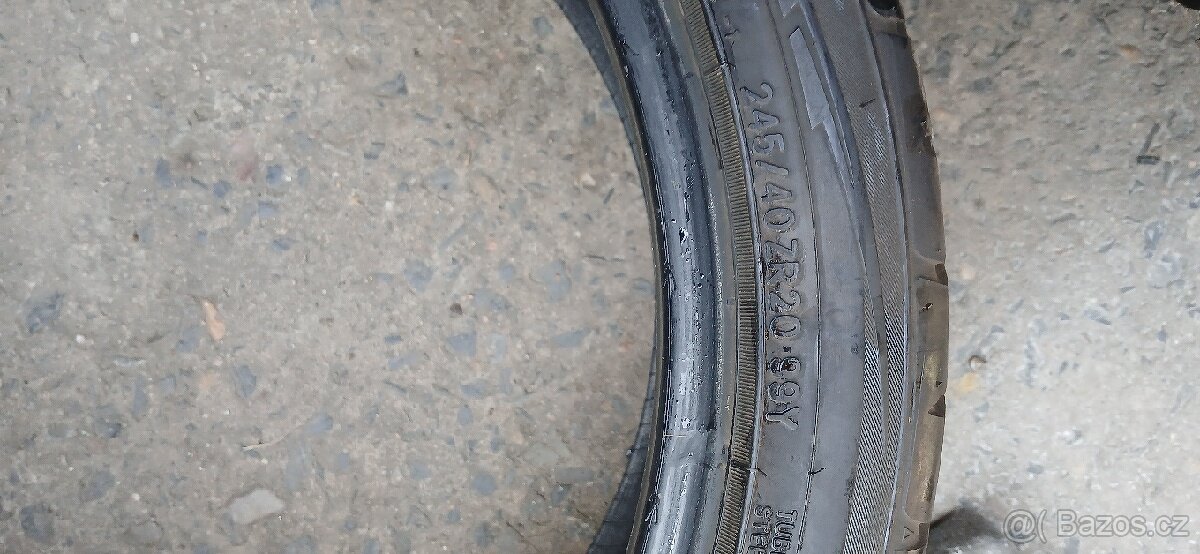 Letní pneu 245/40/20 - 2