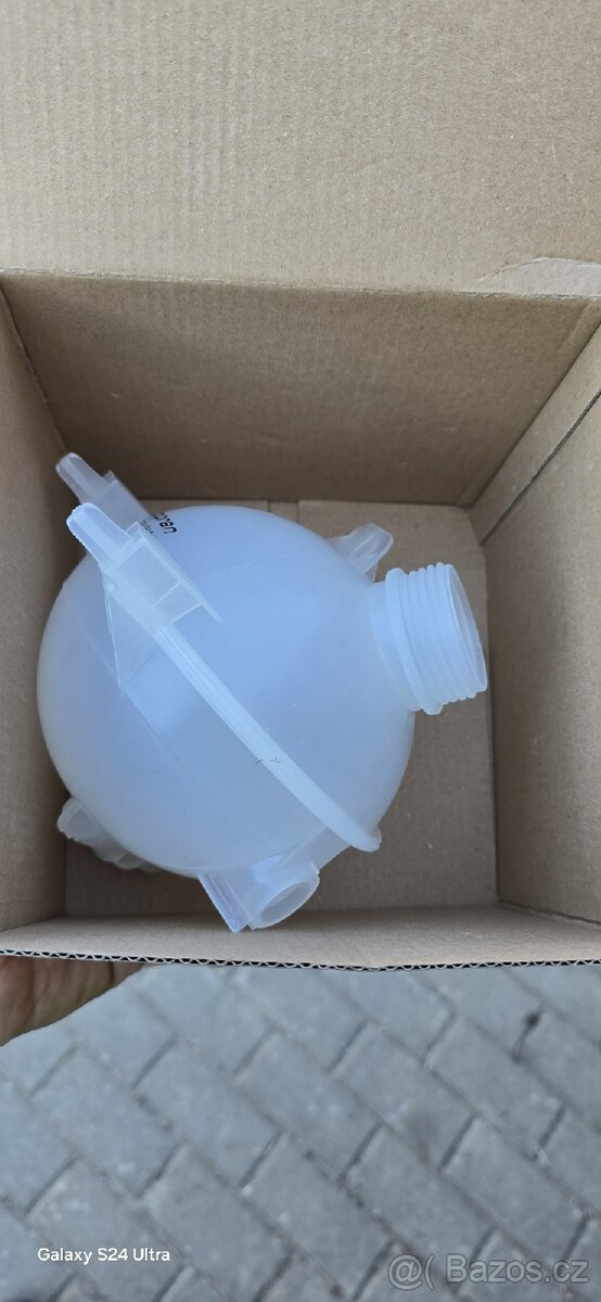 Vyrovnávací nádobka - 2