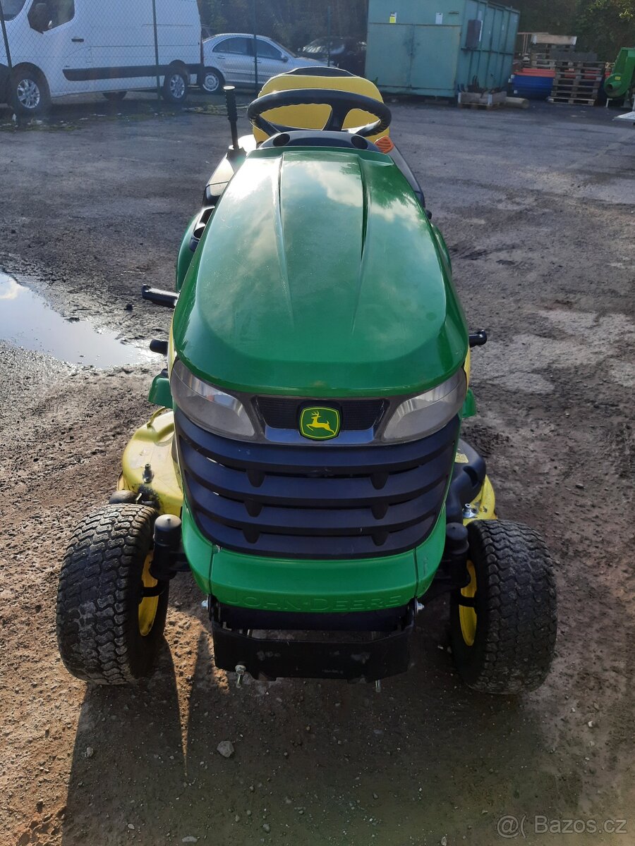 Zahradní traktor John Deere X300R - 2
