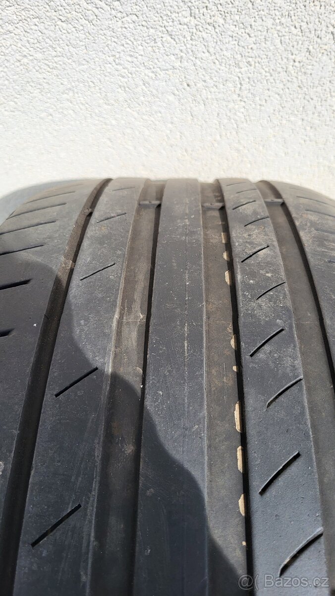 Pneu 225/35 R19 - 2