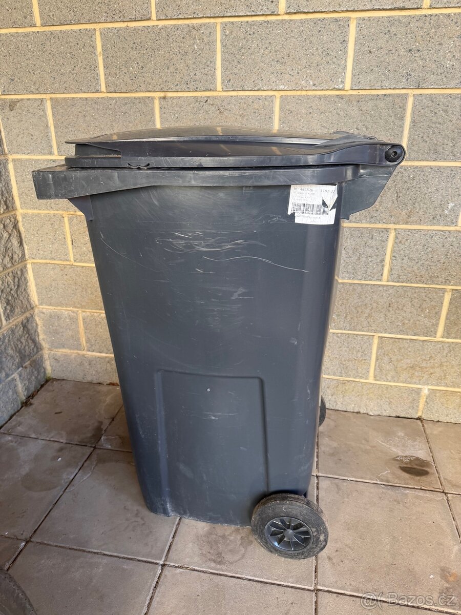 Plastová popelnice - 2