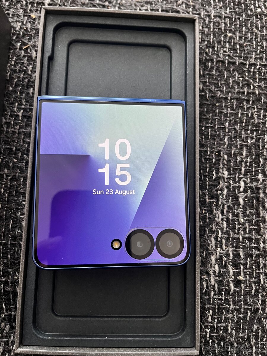 Samsung Z flip7 - 2