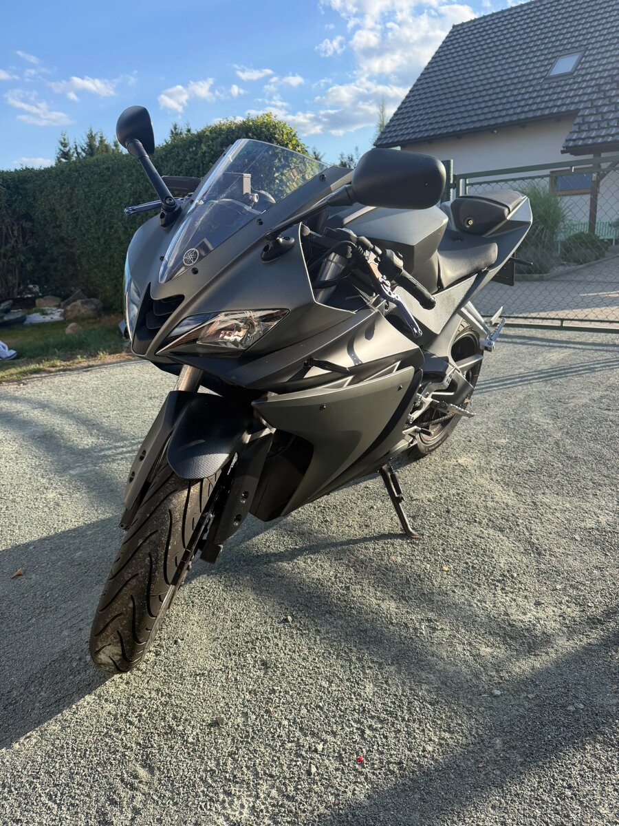 Yamaha YZF r125 - 2