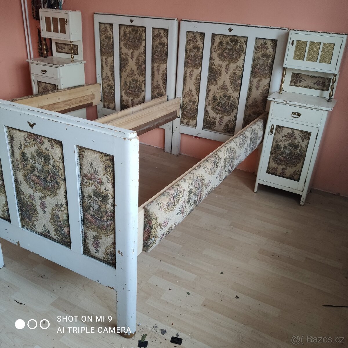 ložnice starožitná - 2