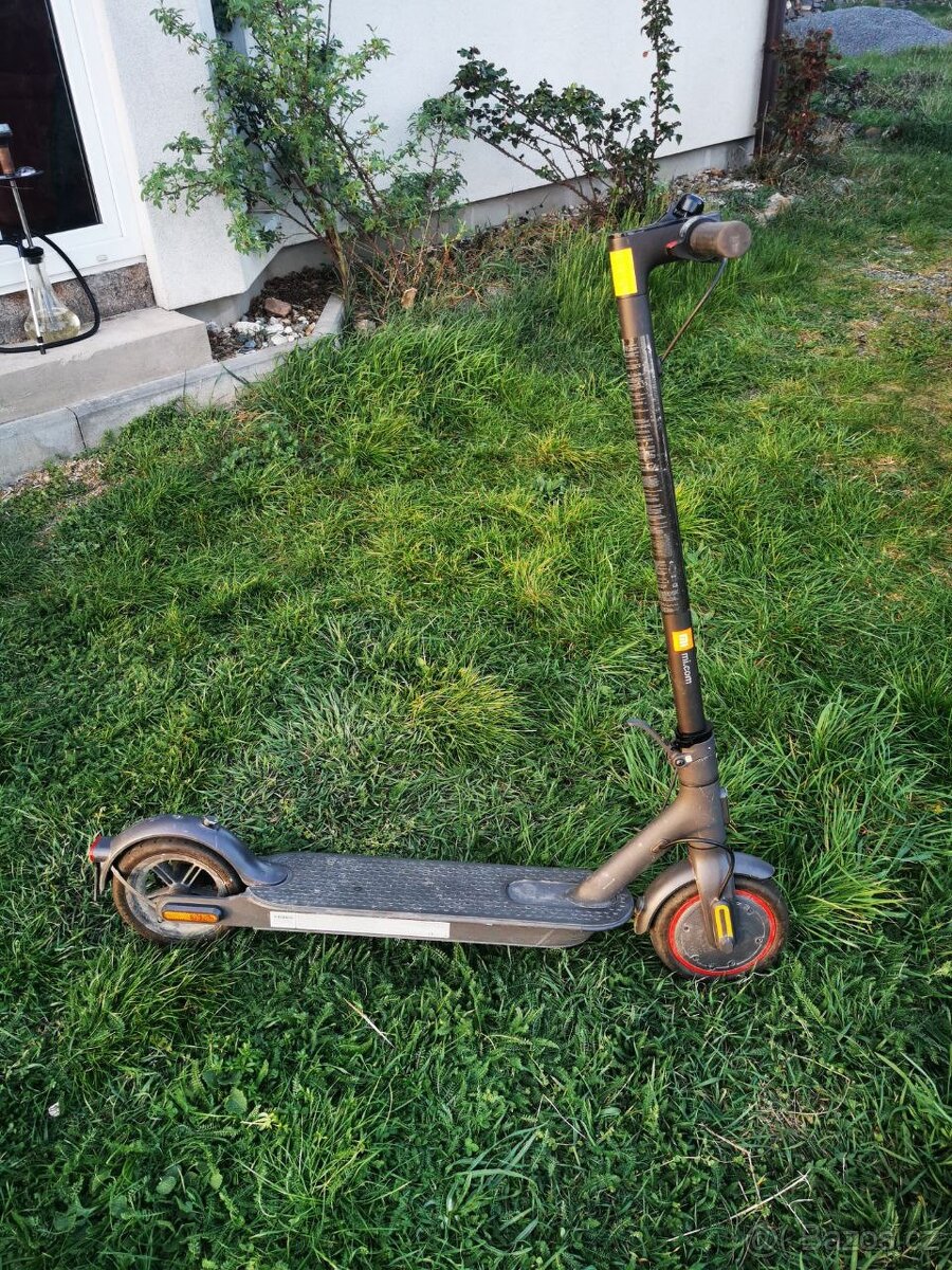 Elektrická koloběžka Xiaomi Mi Electric Scooter Pro 2 - 2