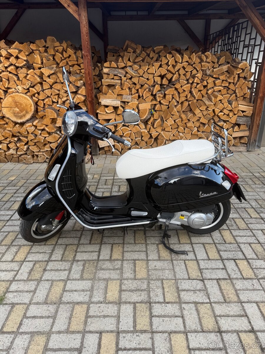Piaggio Vespa GTS 300 - 2