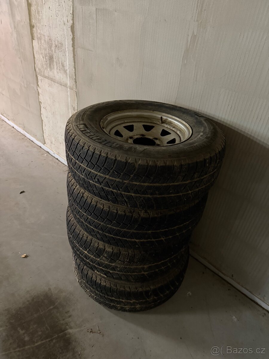 Hyundai Galloper disky + pneu r15 - 2