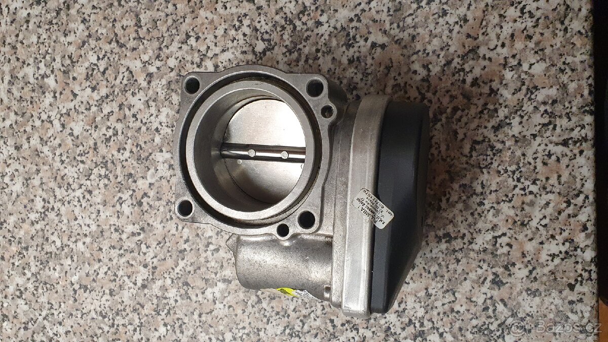 BMW e91 e90 2.0 95kw škrtící klapka - 2