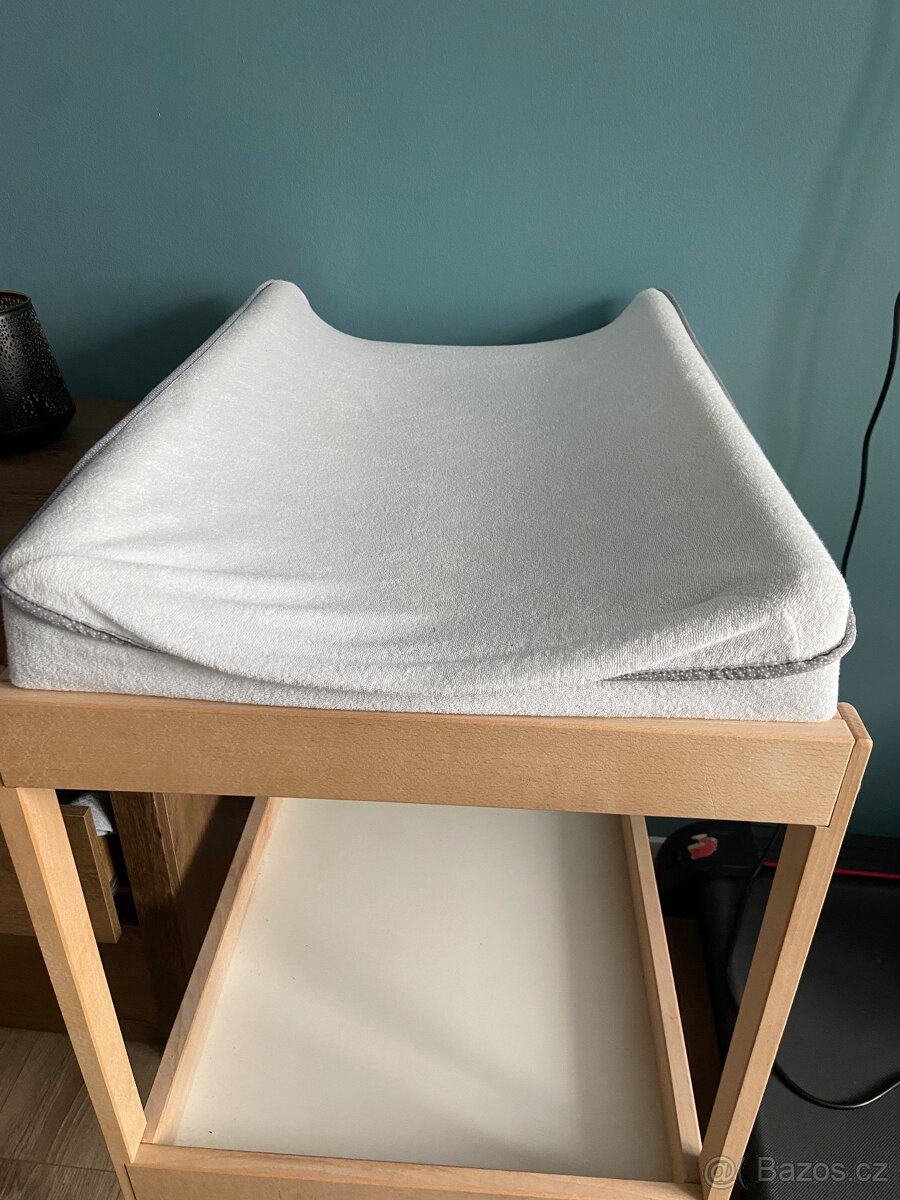 Prebalovaci pult s podložkou - 2