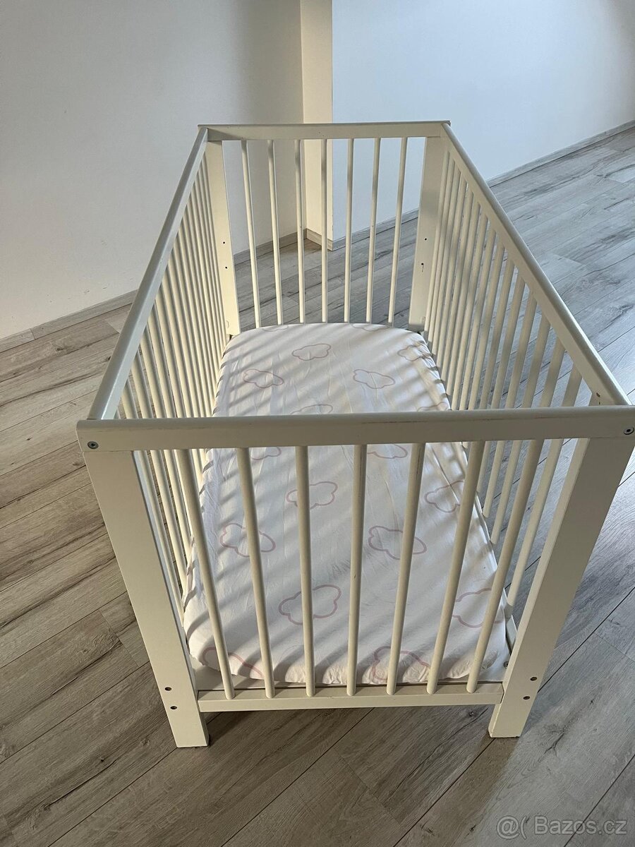 Dětská postýlka s matrací a prostěradly - 2