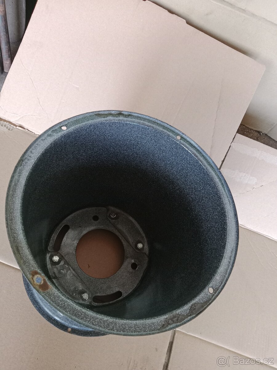 Plechové květináče - 2