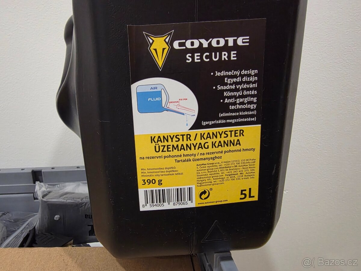 Sada plastových kanystrů. - 2